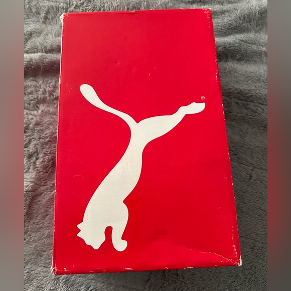 Brand New In Box Woman’s Puma Sneakers size 9 - Picture 7 of 7